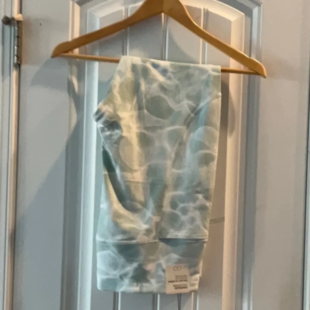 Calia Pale green & soft white Patterned Leggings. Pockets on sides. Buttery soft - Picture 2 of 12
